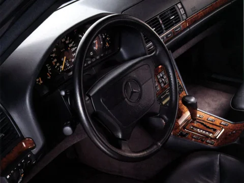 Mercedes-Benz Třída S 300 SD 1993 view 2