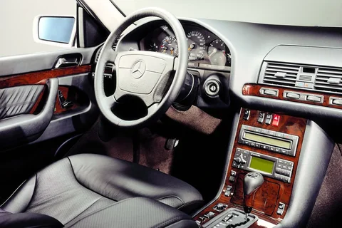 Mercedes-Benz Třída S 300 SD 1993 view 4