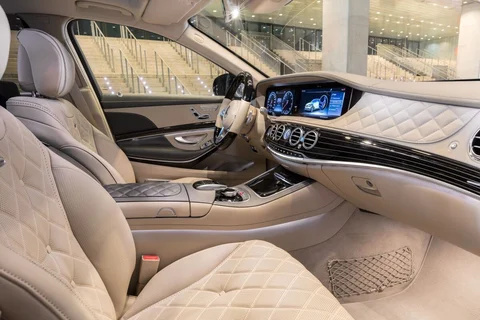 Mercedes-Benz Třída S Maybach S 560 2018 view 12