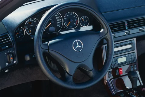 Mercedes-Benz SL 320 1998 view 3