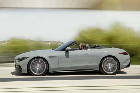 Mercedes-Benz SL 63 AMG S E Performance 2024 view 4