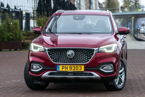 MG EHS Luxury 2020 view 3