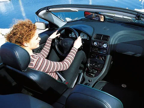 MG F 1.8i 1996 view 2