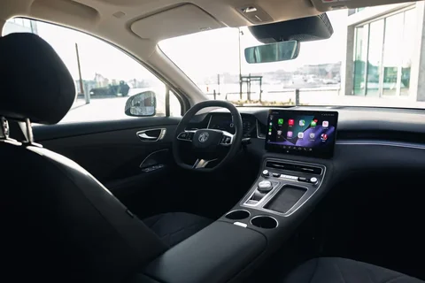 MG S6 Long Range Luxury 2025 view 2