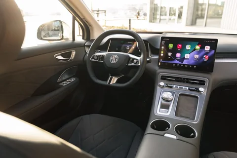 MG S6 Long Range Luxury 2025 view 5