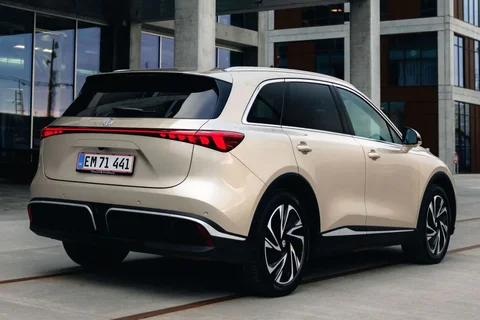 MG S6 Long Range Luxury 2025 view 6
