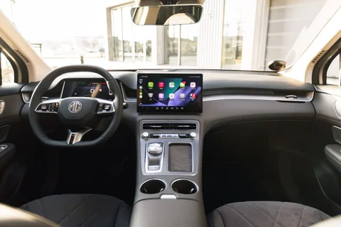 MG S6 Long Range Luxury 2025 view 8