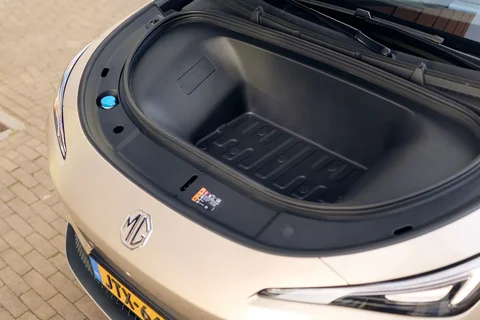 MG S6 Long Range Luxury 2025 view 10
