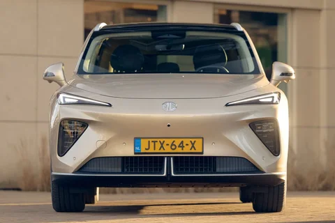 MG S6 Long Range Luxury 2025 view 12