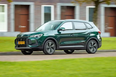 MG ZS Hybrid+ Standard 2024 view 12