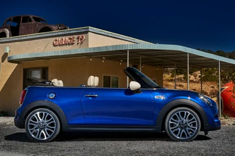 Mini Cabrio Cooper S 2018 view 5