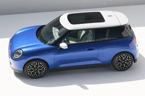 Mini Cooper SE Paul Smith Edition 2026 view 4