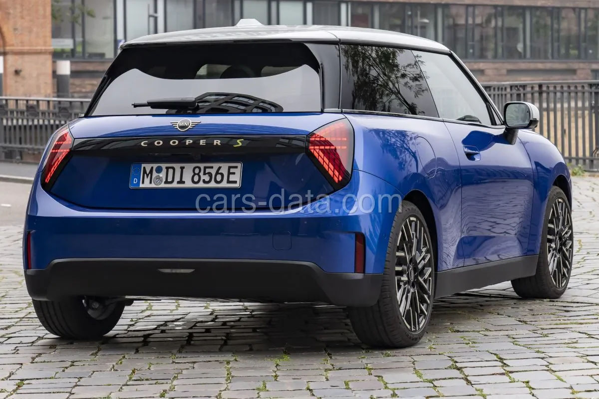 Mini Cooper JCW Victory Edition 2026 hatchback front view