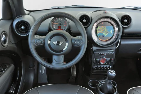 Mini Countryman Cooper D ALL4 2014 view 6