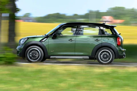 Mini Countryman Cooper D ALL4 2014 view 9