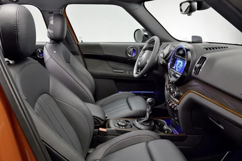 Mini Countryman One D 2018 view 9