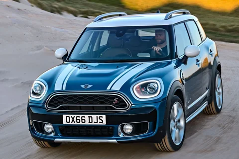 Mini Countryman One D 2018 view 12