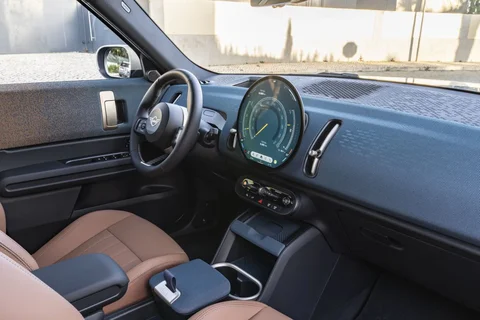 Mini Countryman E Classic 2024 view 12