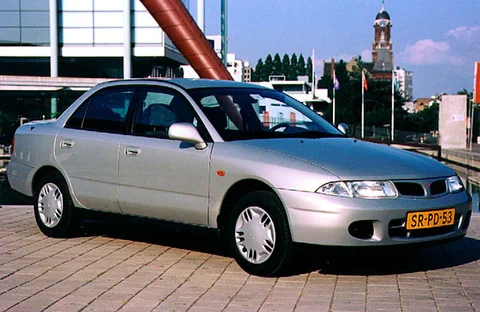 Mitsubishi Carisma 1.9 TD GL 1996 view 4