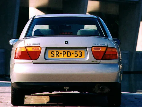 Mitsubishi Carisma 1.9 TD GL 1996 view 2