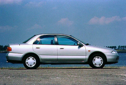 Mitsubishi Carisma 1.9 TD GL 1996 view 3