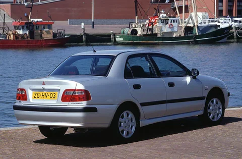 Mitsubishi Carisma 1.6 Base 2003 view 3
