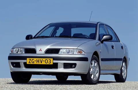 Mitsubishi Carisma 1.6 Base 2003 view 4
