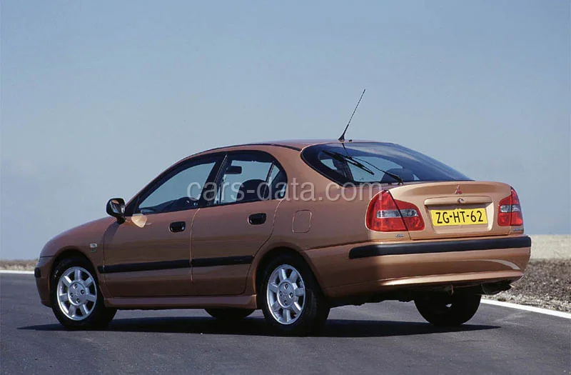 Mitsubishi Carisma 1.6 Classic 2001 front view