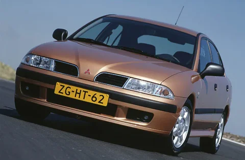 Mitsubishi Carisma 1.6 Classic 2001 view 5
