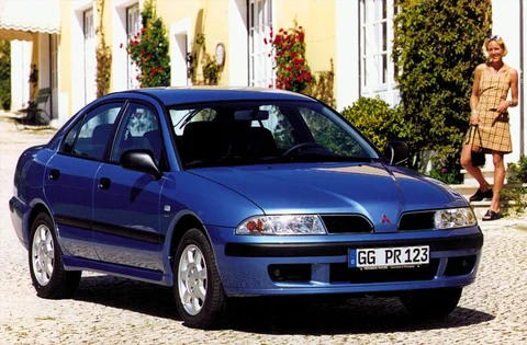 Mitsubishi Carisma 1.6 Classic 2001 view 6