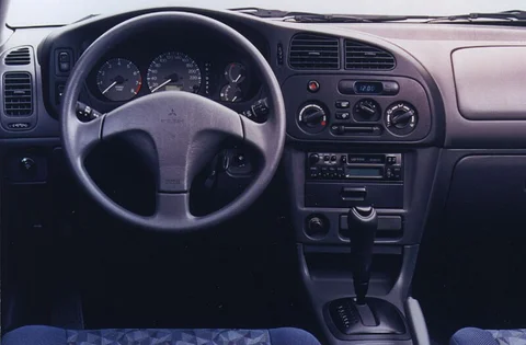 Mitsubishi Colt 1.3 Comfort 2001 view 6