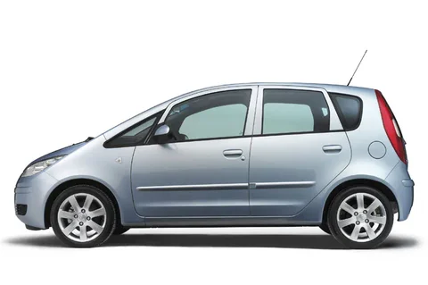 Mitsubishi Colt 1.1 Invite 2005 view 3