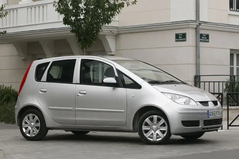 Mitsubishi Colt CZ5 1.3 Invite 2007 view 2