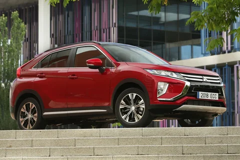 Mitsubishi Eclipse Cross 1.5 DI-T 4WD First Edition 2017 view 4
