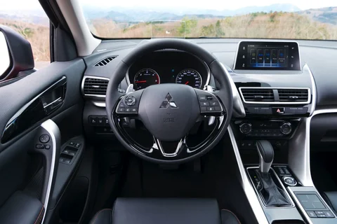 Mitsubishi Eclipse Cross 1.5 DI-T 4WD First Edition 2017 view 11