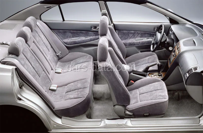 Mitsubishi Galant Station Wagon 2.0 GLXi 1997 front view