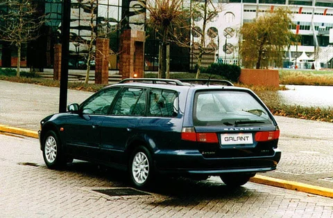 Mitsubishi Galant Station Wagon 2.0 GLXi 1997 view 2