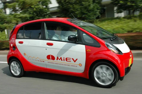 Mitsubishi i-MiEV i-MiEV 2010 view 3