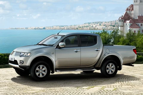 Mitsubishi L200 Double Cab 2.5 DI-D 4WD Invite 2012 view 11