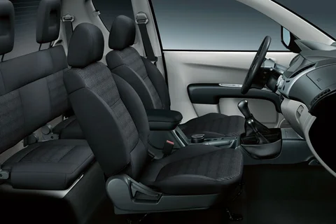 Mitsubishi L200 Double Cab 2.5 DI-D 4WD Invite 2012 view 2