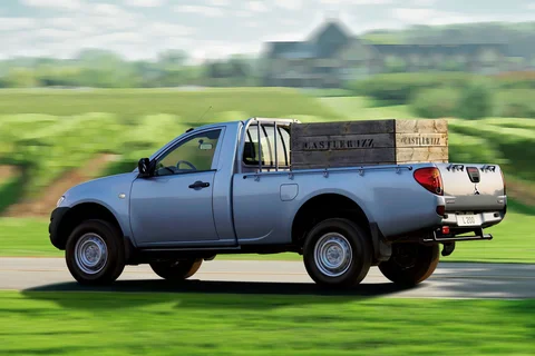 Mitsubishi L200 Single Cab 2.5 DI-D 2WD Inform 2012 view 3