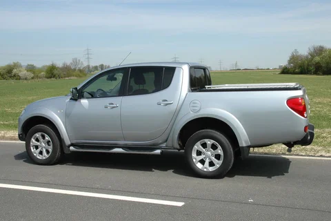 Mitsubishi L200 Double Cab 2.5 DI-D 4WD Invite 2012 view 4