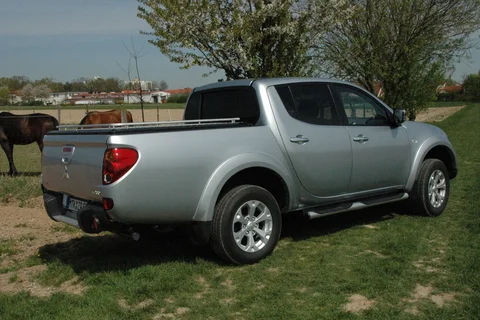 Mitsubishi L200 Double Cab 2.5 DI-D 4WD Invite 2012 view 7