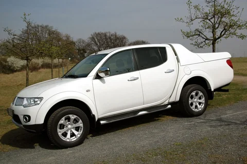 Mitsubishi L200 Double Cab 2.5 DI-D 4WD Invite 2012 view 9