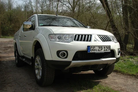 Mitsubishi L200 Double Cab 2.5 DI-D 4WD Invite 2012 view 10