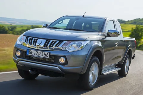 Mitsubishi L200 Club Cab 2.4 DI-D ClearTec Invite 2015 view 4