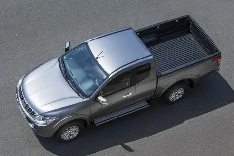 Mitsubishi L200 Club Cab 2.4 DI-D ClearTec Invite 2015 view 5