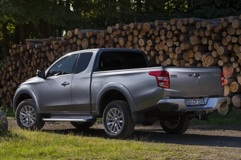 Mitsubishi L200 Club Cab 2.4 DI-D ClearTec Invite 2015 view 7