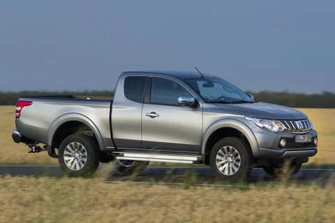 Mitsubishi L200 Club Cab 2.4 DI-D ClearTec Invite 2015 view 9