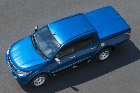 Mitsubishi L200 2015 front view